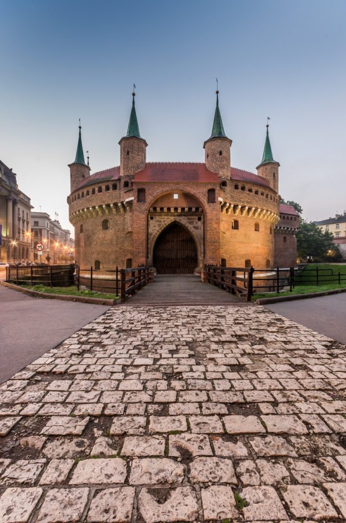 Barbicane médiévale dans la matinée, Cracovie, Pologne